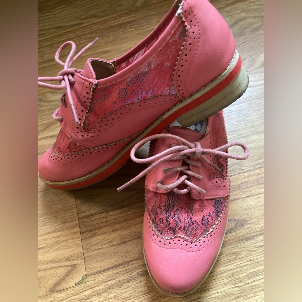 Design by Jacobies Pink Lace Oxford Vintage/Retro ‘50s Saddle Shoe 6